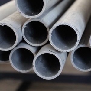 API ASME SA210 أنابيب معدنية دائرية غير ملحومة مع سطح ملمع ، أنبوب مبادل حراري T1
